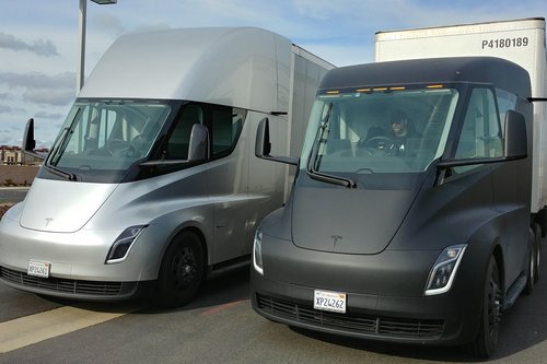 Электрогрузовик Semi от Tesla. Источник изображения: imgur.com